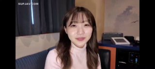 感性的棕发女郎享受令人满意的舔阴会话